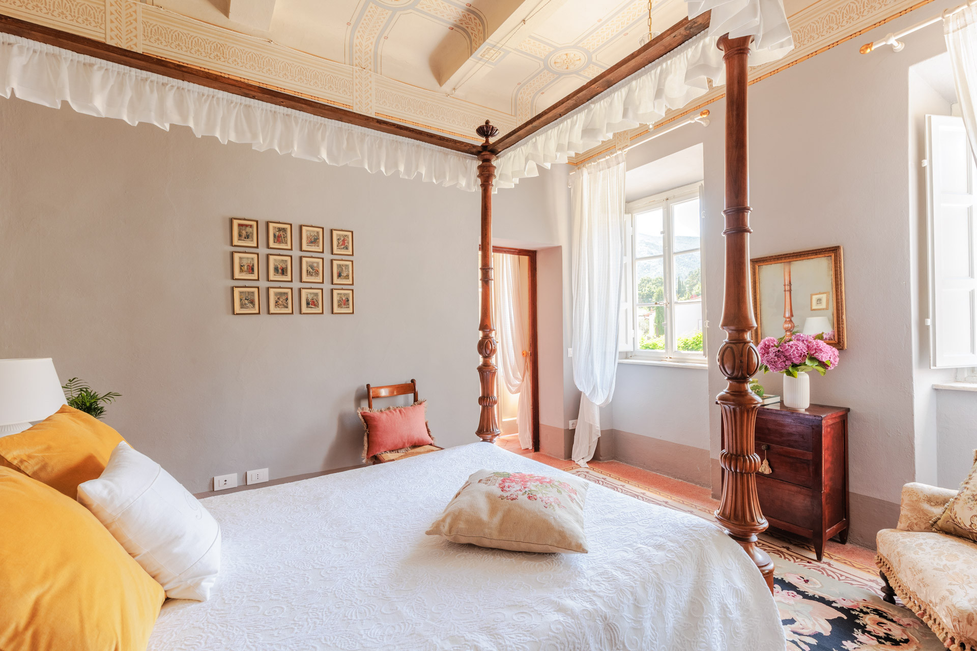 First-floor double bedroom