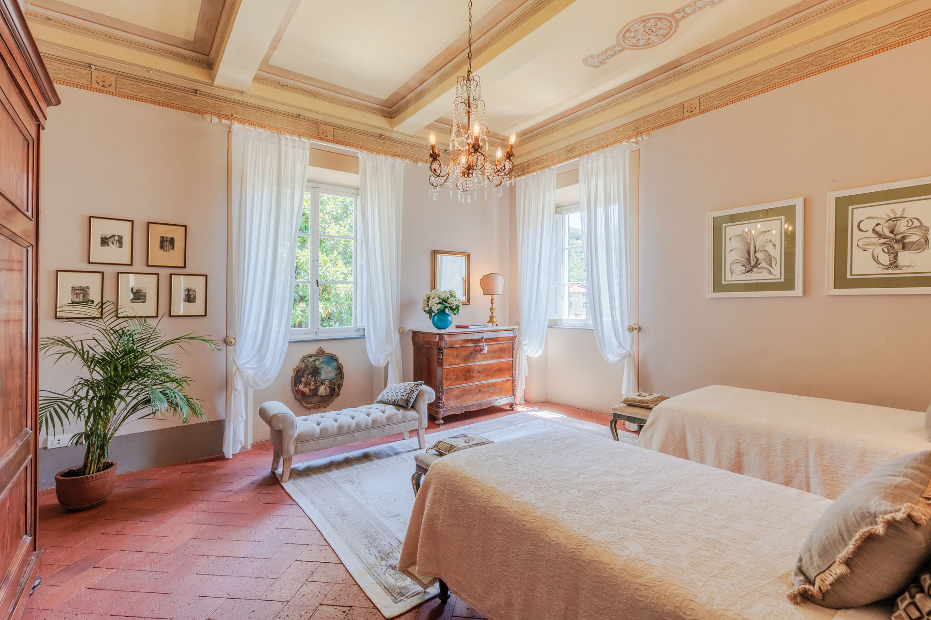 First-floor twin room, second view
