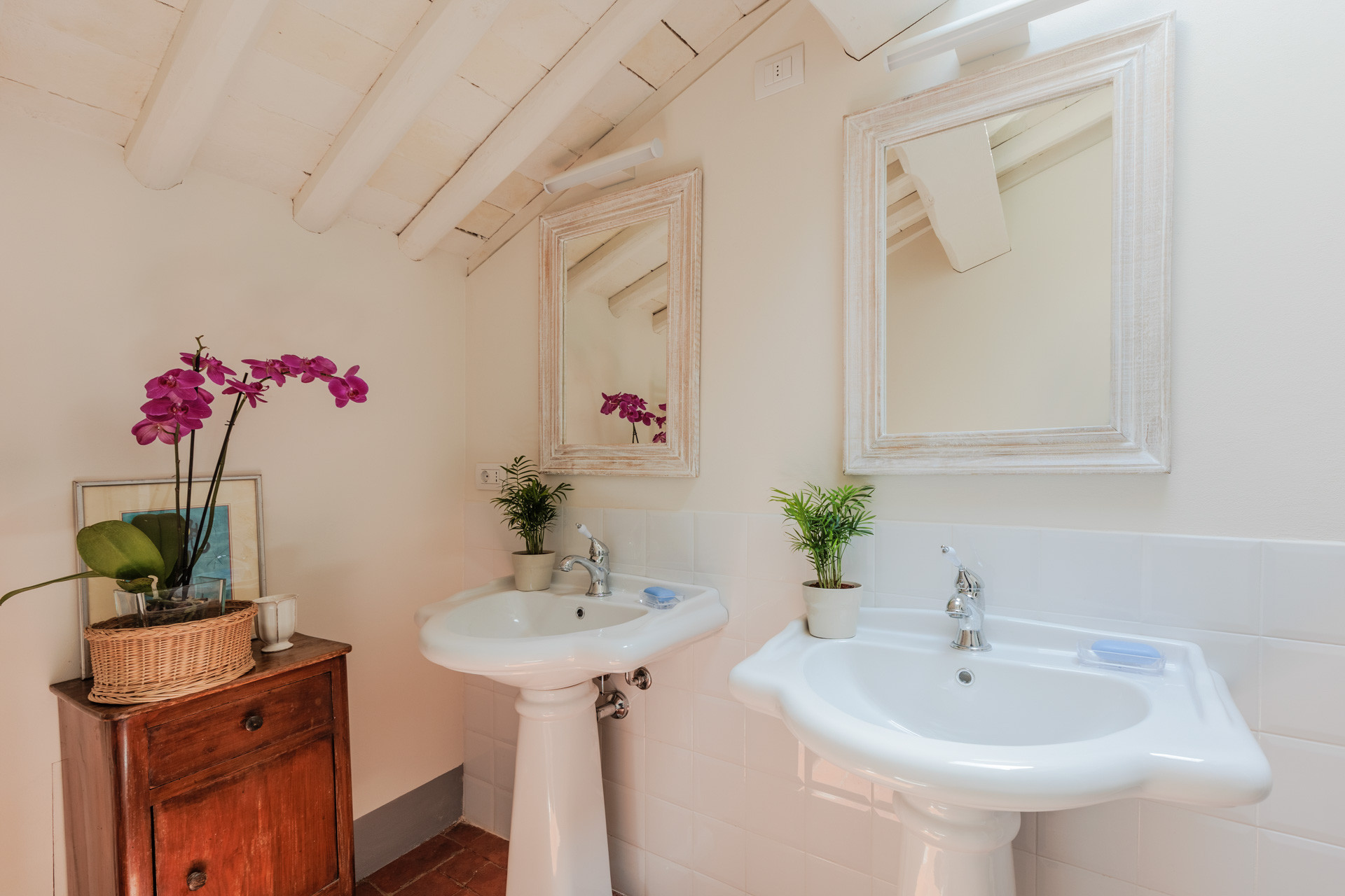 Second-floor shared bathroom