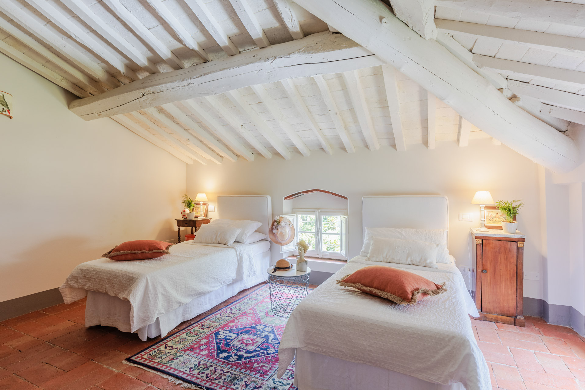 Second-floor twin room, second view